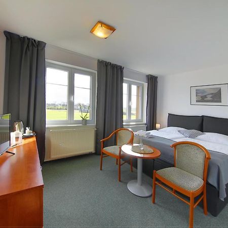 Hotel Brada Йичин Экстерьер фото
