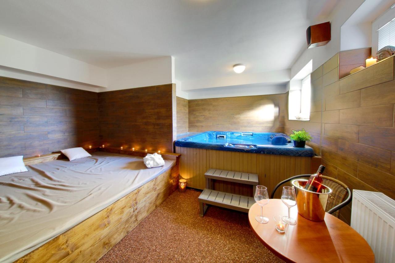 Hotel Brada Йичин Экстерьер фото