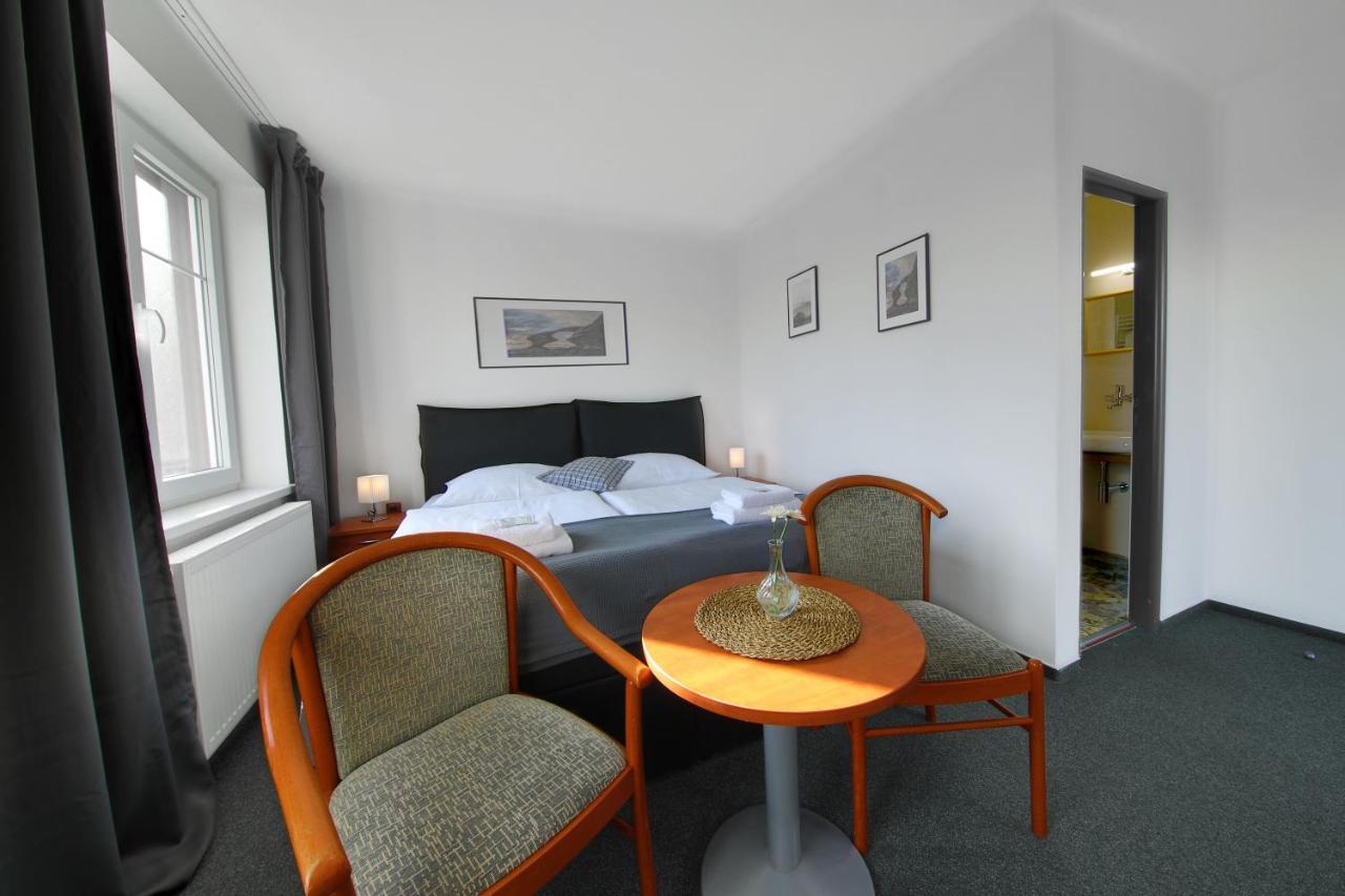 Hotel Brada Йичин Экстерьер фото