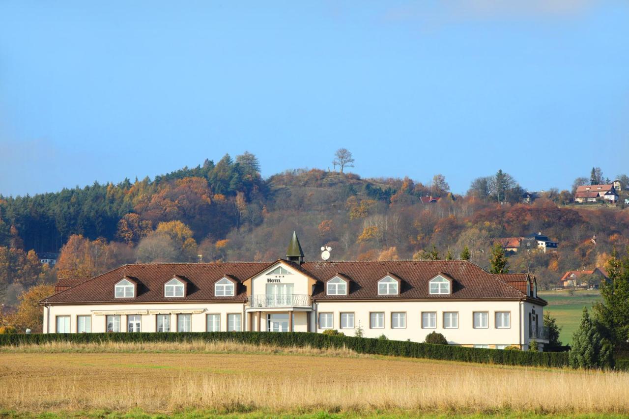 Hotel Brada Йичин Экстерьер фото