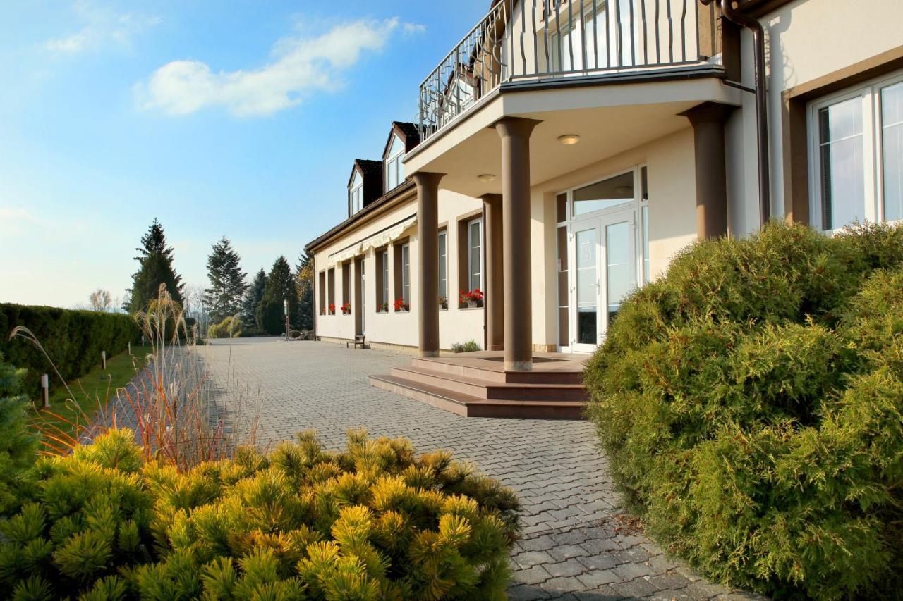Hotel Brada Йичин Экстерьер фото