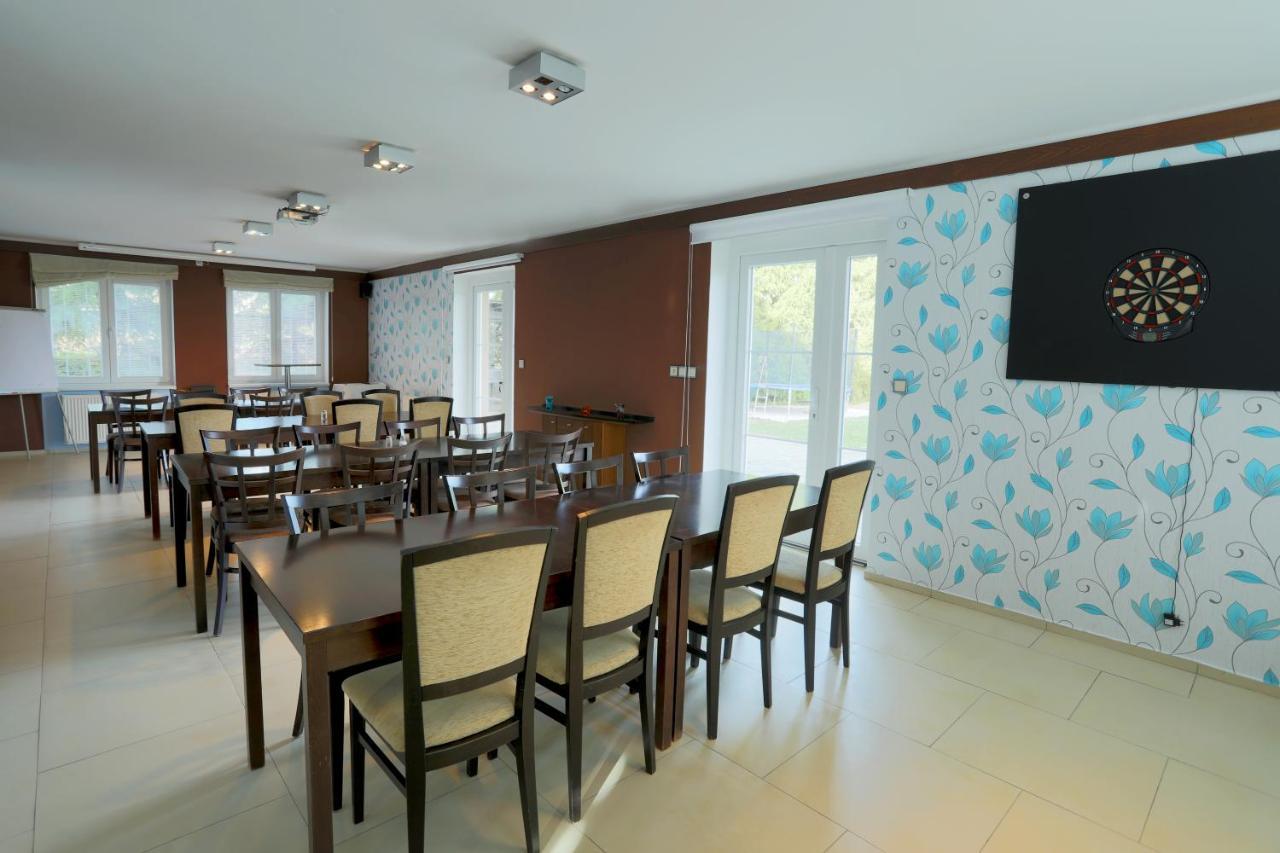 Hotel Brada Йичин Экстерьер фото