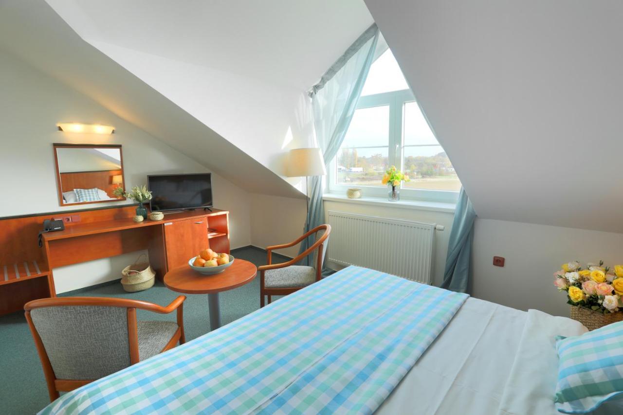 Hotel Brada Йичин Экстерьер фото