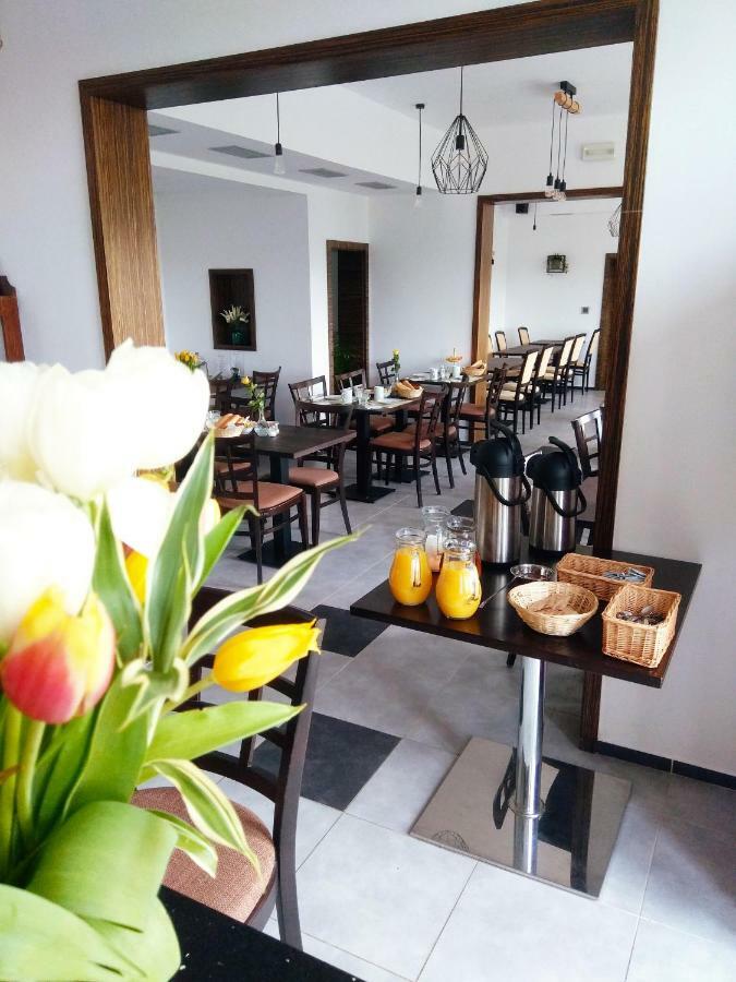 Hotel Brada Йичин Экстерьер фото