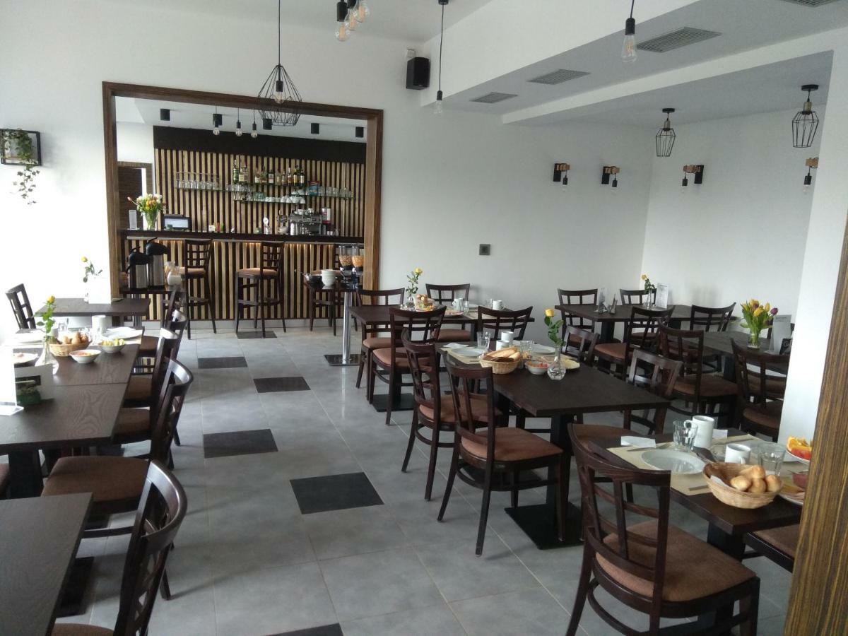 Hotel Brada Йичин Экстерьер фото