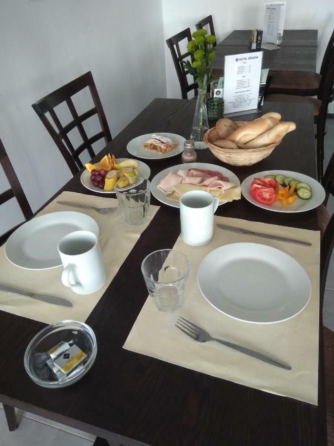Hotel Brada Йичин Экстерьер фото